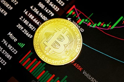 黑色表面的金圆硬币